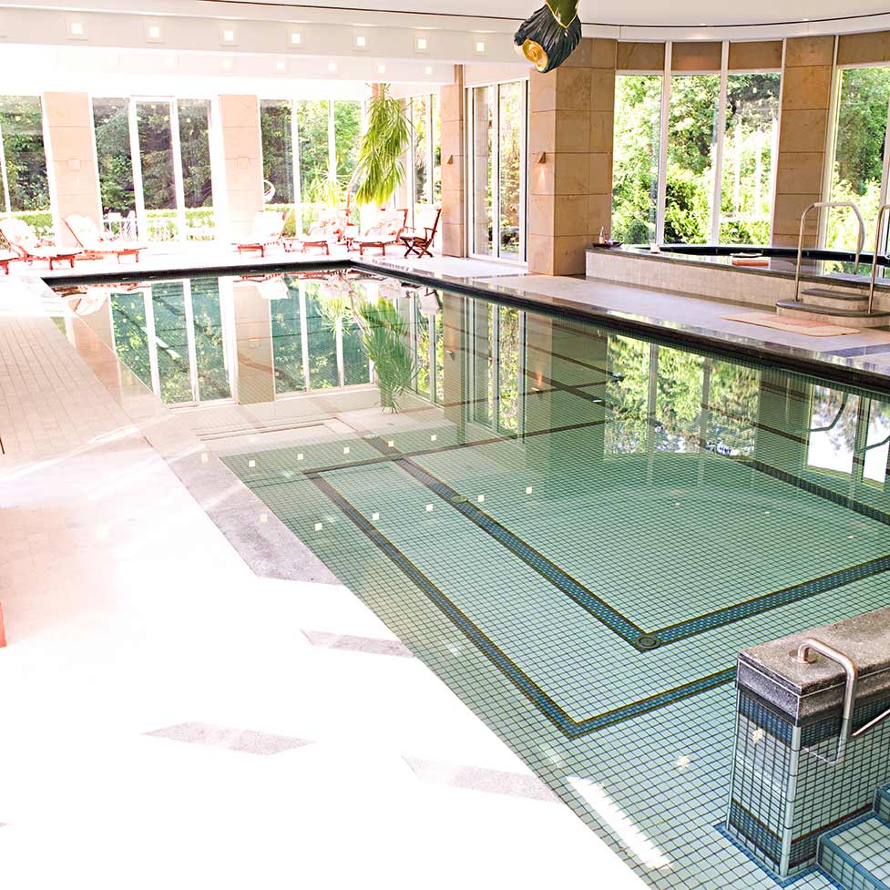 Villi Glass Tile for Pools